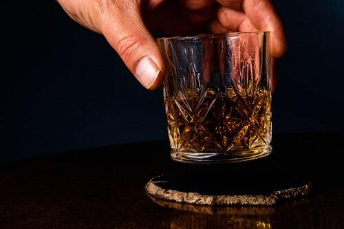 ウイスキーの正しい保存方法。美味しさを保つためのコツとは？