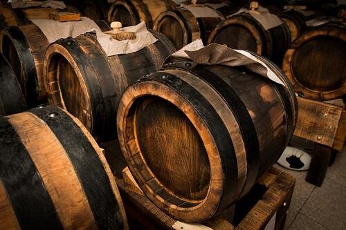 ウイスキーの味は樽で決まる？樽に使われる木材の種類など詳しく紹介