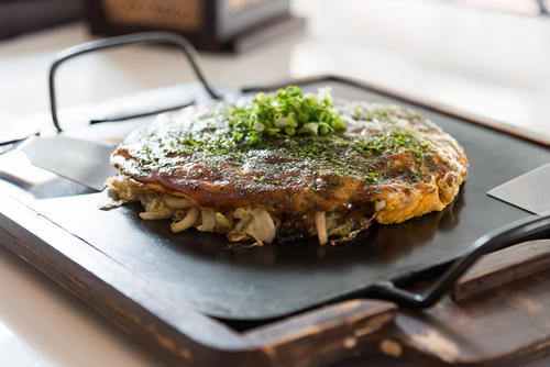 【庄原焼き】はお好み焼きにお米を入れたご当地グルメ！特徴や誕生秘話を紹介