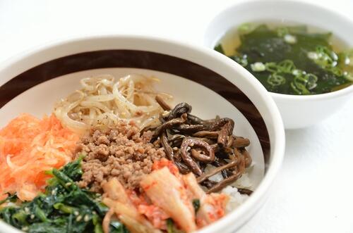 韓国料理【ビビンバ】に合わせるべき『肉』とは？牛肉以外も合う？