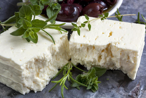 【フェタチーズ】の歴史や特徴を解説！脂肪酸を含むヘルシーチーズの謎に迫る