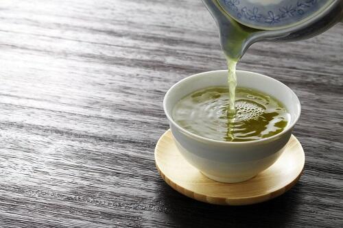 緑茶の成分や種類を紹介！紅茶との違いや美味しい淹れ方も解説！