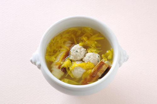 鶏団子スープの作り方とおすすめの献立を紹介！食材の旨みが凝縮！