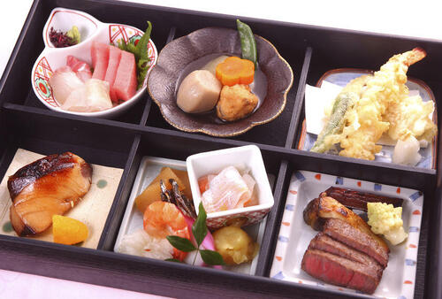 【松花堂弁当】はどんなお弁当？五感を刺激する美味が特徴！