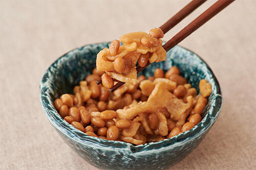 【しょぼろ納豆】の時短レシピを紹介！カロリーや美味しい食べ方も