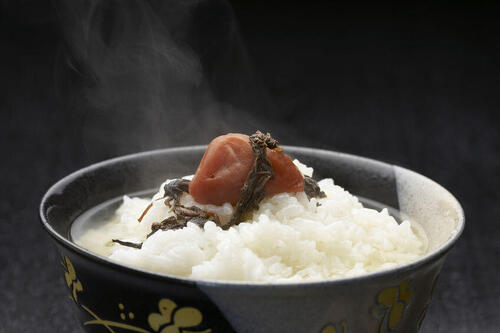 梅干しでもっと美味しくなる料理を紹介！梅雨の季節に役立つ！