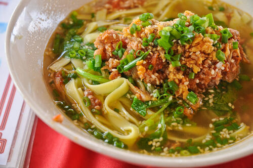 ひき肉を使ったうどんの作り方を紹介！ピリ辛やサラダうどんも！