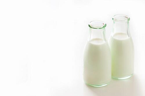【牛乳】の栄養や保存方法を紹介！古くなった牛乳を見分ける方法も！