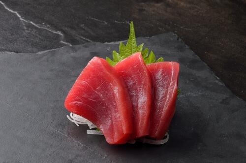 刺身をサクで購入してみよう 切るコツやサクならではの料理も 食 料理 オリーブオイルをひとまわし
