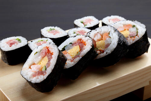 巻き寿司を作るコツを紹介！酢飯のカロリーや変わり種の具材も解説！