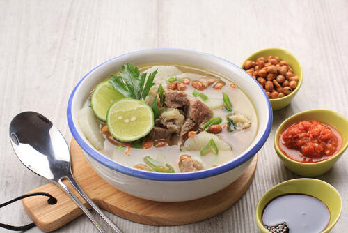 【世界のスープ】インドネシアのソトババットを紹介！牛モツがウマい！