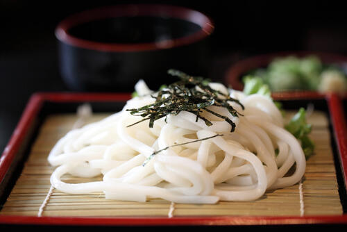 ごま油入りのうどんの魅力を解説！香ばしさがやみつきになる！