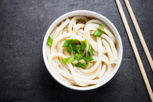 【醤油うどん】の作り方を紹介！シンプルだからこそ奥深い！