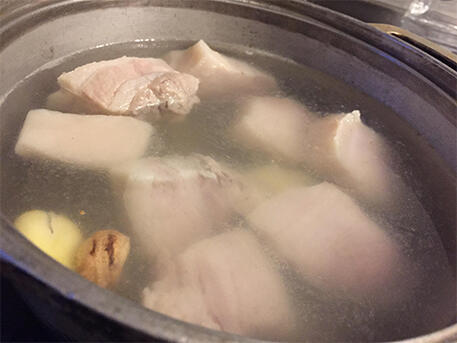 豚の角煮を簡単アレンジ 味付けのバリエーションを紹介 食 料理 オリーブオイルをひとまわし