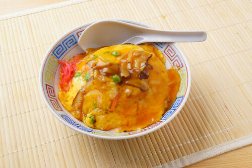 かに玉と天津飯は何が違う？天津飯は実は日本発祥の料理だった！