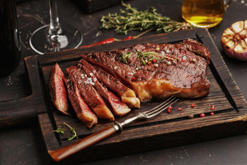 リブロースステーキの特徴は？肉質のきめ細かさと深い味わいが魅力！