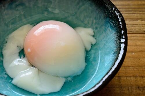 温泉卵を使うと料理が美味しくなる！簡単温泉卵の作り方も解説！