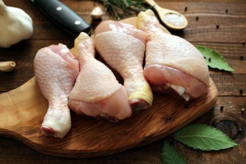 【骨付き鶏肉】の選び方とは？出汁の旨味がカレーや煮込みに最適！