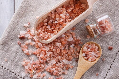 岩塩とは？普通の塩との違いや使い方、おすすめ紹介！ミルの選び方も
