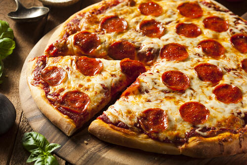 ペパロニとは？サラミとの違いや美味しい食べ方・ピザの作り方も紹介