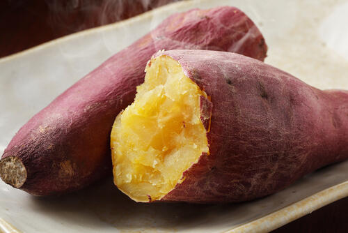 【焼き芋】をオーブンで作る超簡単な方法を紹介！サツマイモの小話も