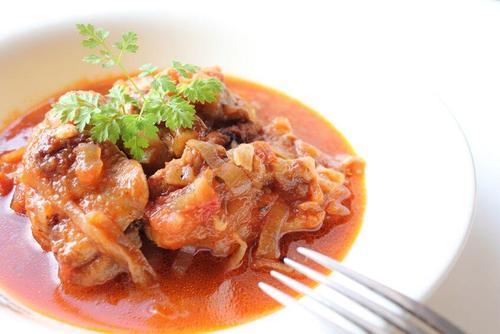 トマト煮込みの献立は何にする？肉の種類ごとに副菜やスープを紹介