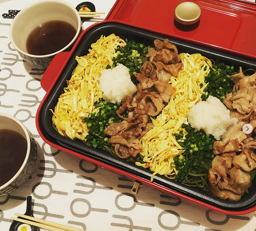 簡単！おうちパーティーピッタリの【ホットプレートかわらそば】