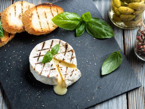 カマンベールチーズは焼くだけで美味しい！おすすめの食べ方を紹介！