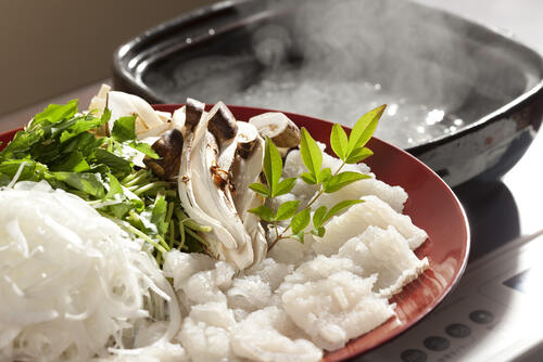 鱧の湯引きは手早く作るのがポイント 鉄板のつけダレの作り方も紹介 食 料理 オリーブオイルをひとまわし