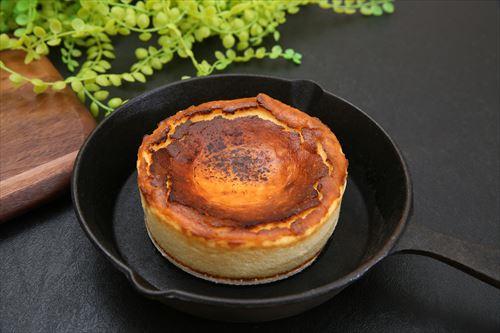 バスクチーズケーキは自宅でも簡単に作れる！クセになる美味しさ！