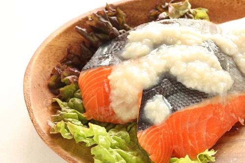 塩麹を使った絶品【鮭】料理3選！鮭は調理前に水で洗うべき？