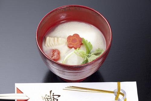 関西の雑煮の特徴や作り方を紹介！関東と関西でどう違う？