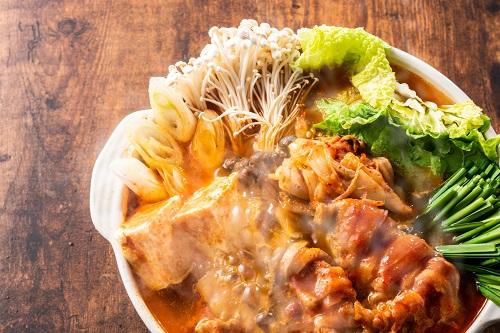 キムチ鍋は市販の素なしでも美味しい 創意工夫で楽しむ自家製スープ 食 料理 オリーブオイルをひとまわし