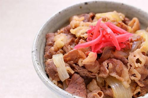 牛丼の汁が余ったらどう活用する？基本のレシピや汁少なめのレシピも