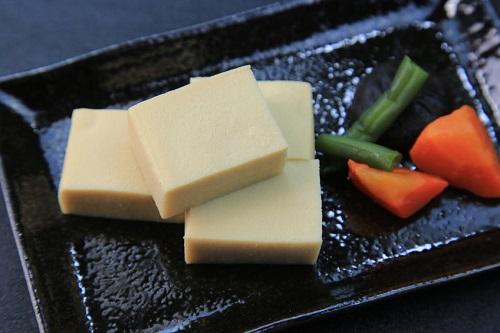 高野豆腐と冷凍豆腐は同じもの？保存方法やヘルシーメニューまで！