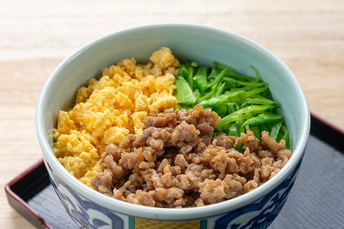 三色丼の緑は何を使う？いろいろな野菜を使ったアイデアを紹介