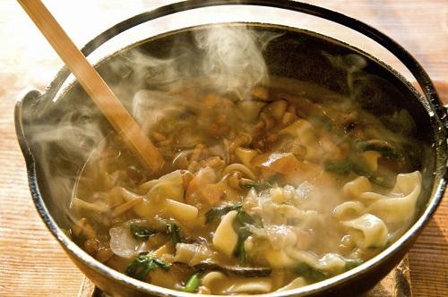 山梨の郷土料理の【ほうとう】を紹介！煮込む麺はうどん？