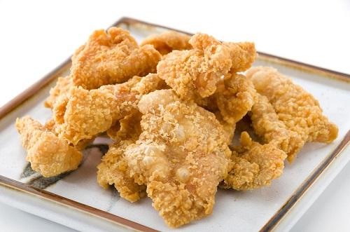 鶏皮をカリカリにして食べたい！コツや美味しい味付けも紹介