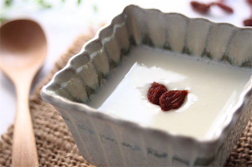杏仁豆腐 の上の赤い実の気になる正体とは 食べ過ぎ注意 食 料理 オリーブオイルをひとまわし 杏仁豆腐 の上の赤い実の気になる正体とは 食べ過ぎ注意 食 料理 オリーブオイルをひとまわし