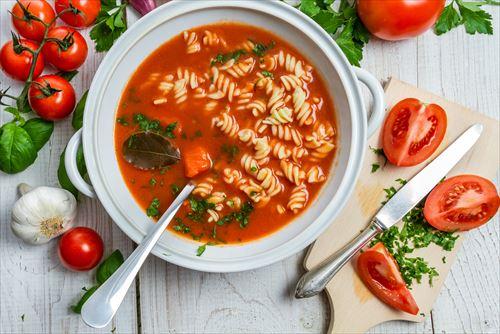 トマトの【スープパスタ】で栄養たっぷり！舌も喜ぶ美味をモノにする