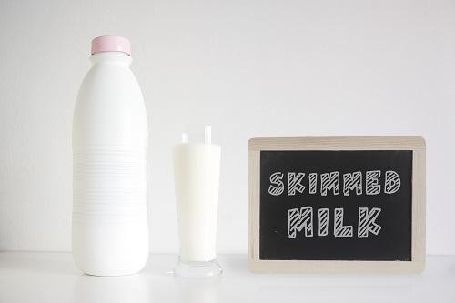 スキムミルクの栄養は牛乳と同じ？違いと効果やアレンジ法