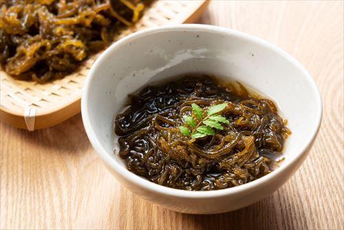 生もずくの食べ方や下処理方法は 沖縄の磯の香りを味わおう 食 料理 オリーブオイルをひとまわし