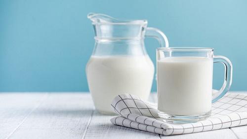 牛乳のカロリーと糖質は？低脂肪との比較や栄養成分まで詳しく解説！	