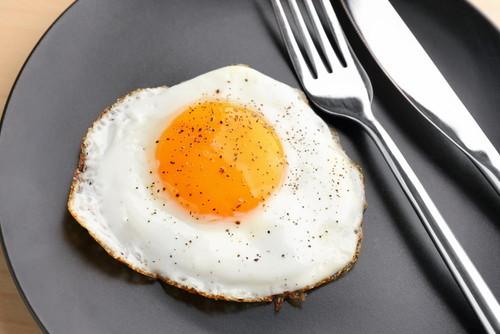 【管理栄養士監修】目玉焼きのカロリーと糖質量！卵料理との比較も！