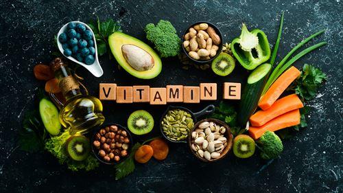 ビタミンの種類や効果｜多い食べ物や不足・過剰摂取のリスクとは