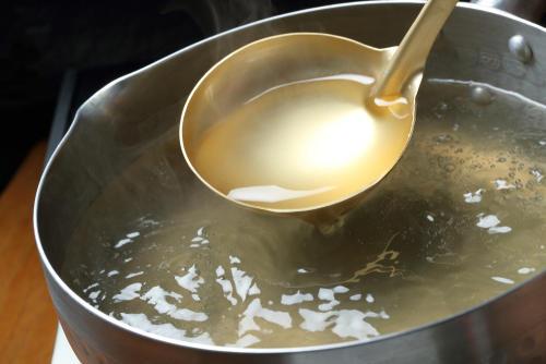 鍋のスープの画像
