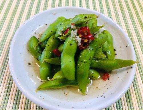 お酒のおともにぴったり！「ベトナム風スパイシー枝豆」