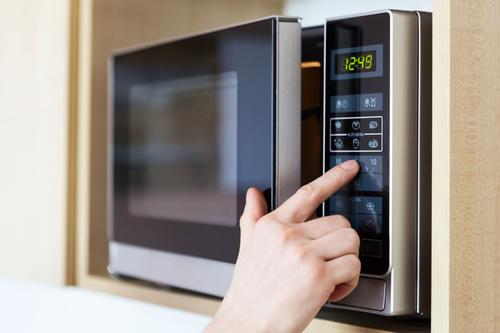 市販のうどんが美味しくなる裏技1:茹でる前に電子レンジで加熱