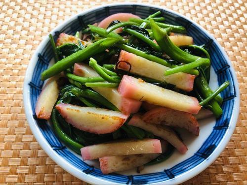 アジアの定番を食感楽しくひと工夫!「かまぼこと空芯菜の炒め」