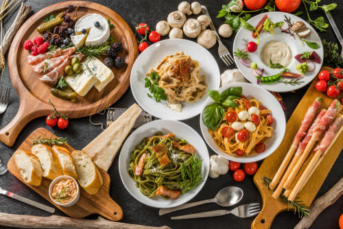 イタリアの郷土料理を紹介 地域によって異なる顔ぶれだった 食 料理 オリーブオイルをひとまわし